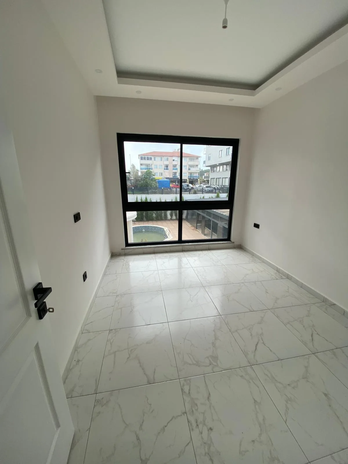 Estepona Satılık Daire Deniz ve Kale Manzaralı - 2
