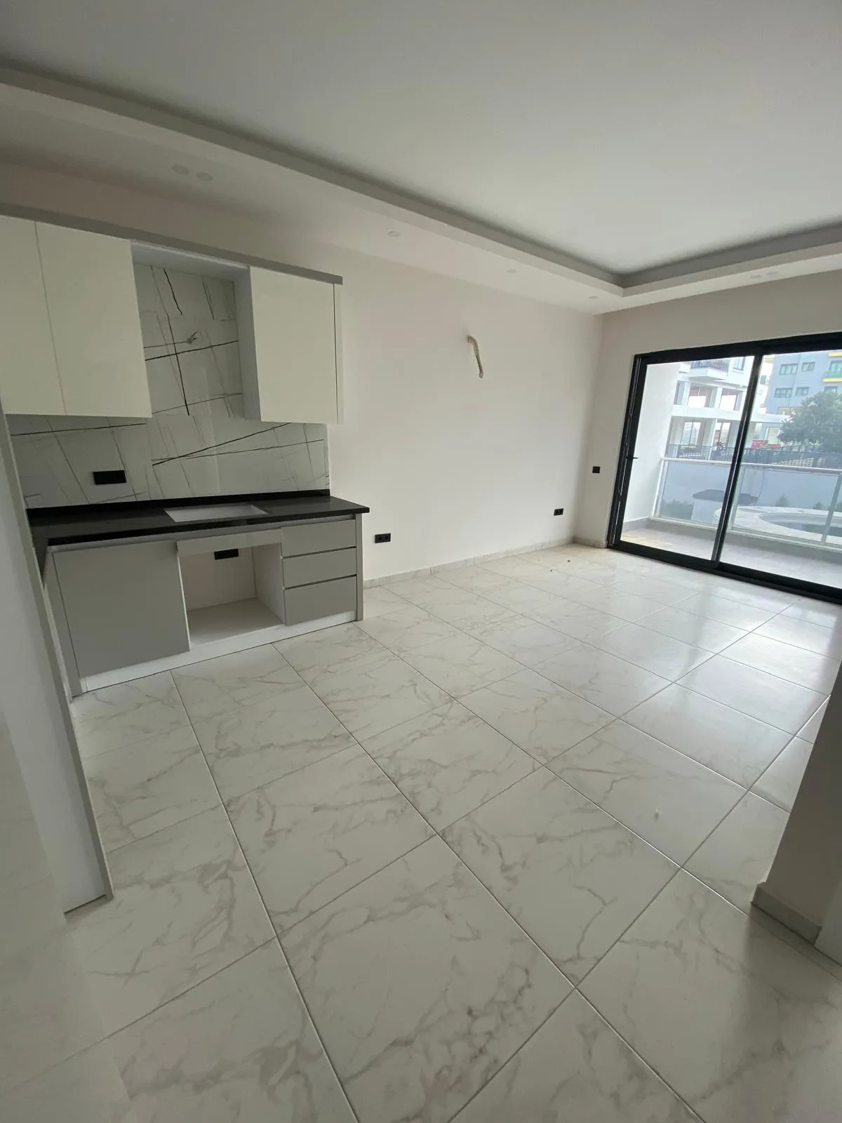 Estepona Satılık Daire Deniz ve Kale Manzaralı - 4