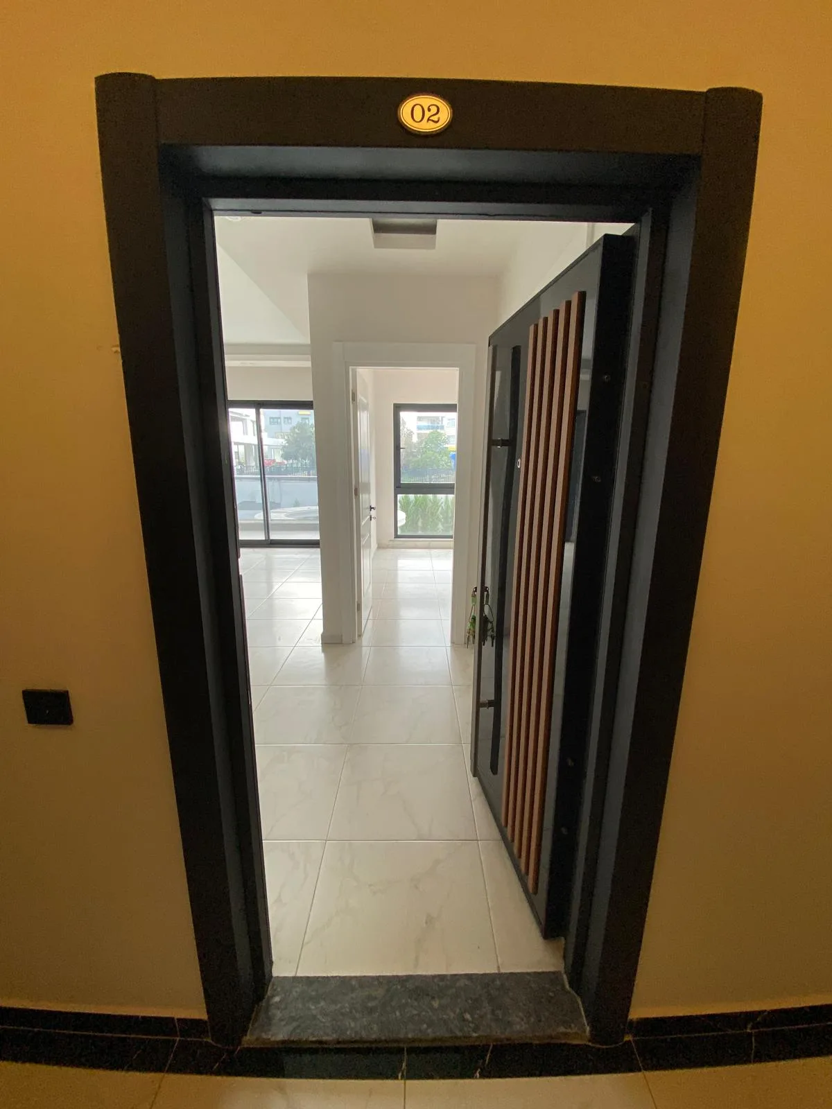 Estepona Satılık Daire Deniz ve Kale Manzaralı - 1
